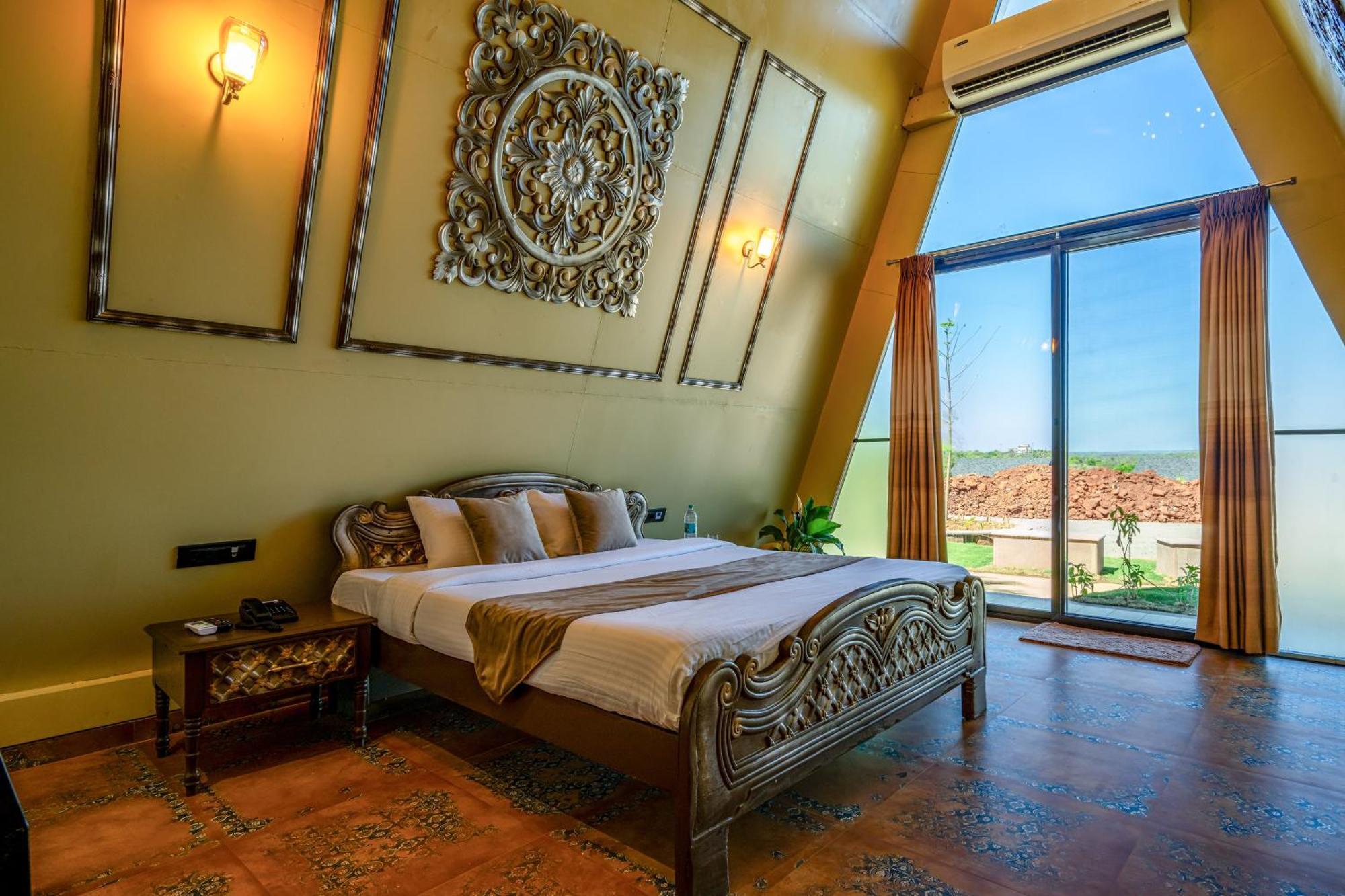 Dio Regaalo Theme Resort, Ratnagiri Bagian luar foto