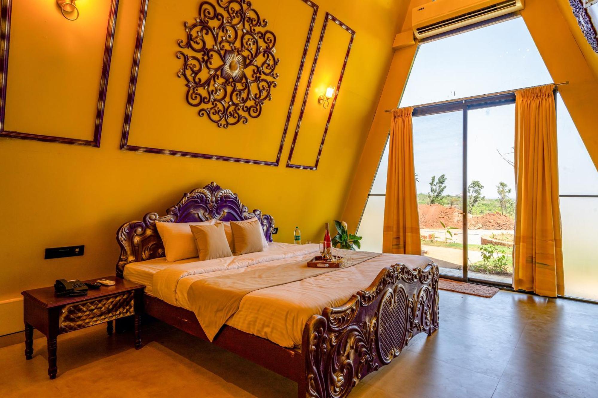 Dio Regaalo Theme Resort, Ratnagiri Bagian luar foto