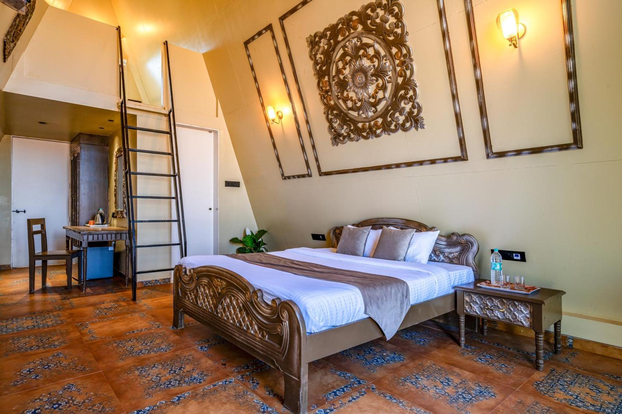 Dio Regaalo Theme Resort, Ratnagiri Bagian luar foto