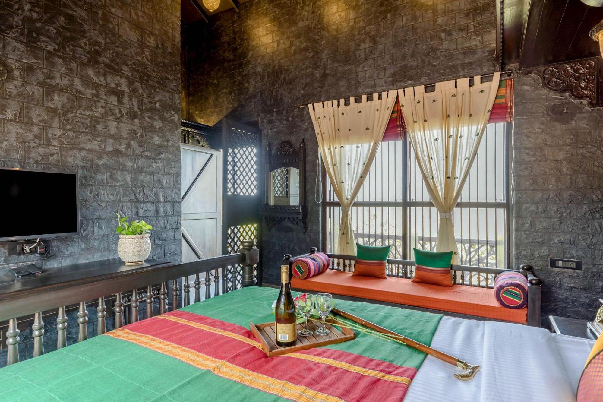Dio Regaalo Theme Resort, Ratnagiri Bagian luar foto